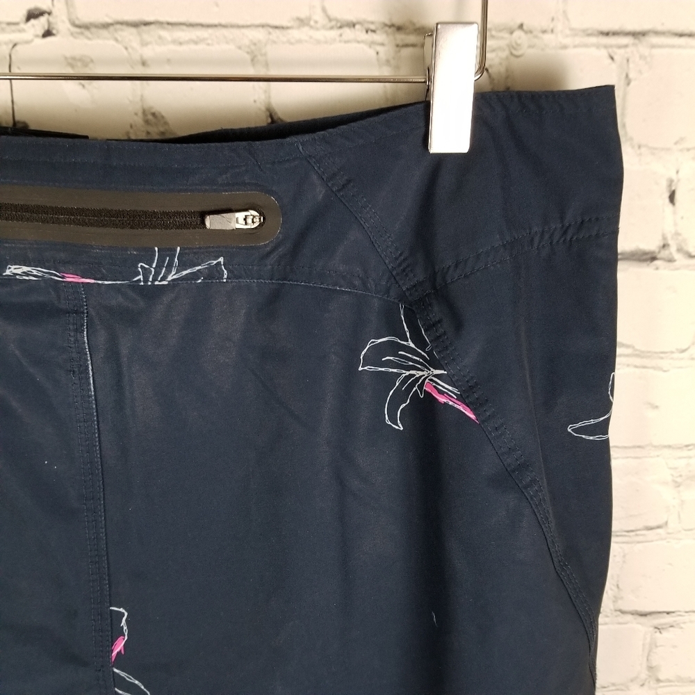 H&M | floral mesh lined swim trunk shorts - Picture 4 of 6